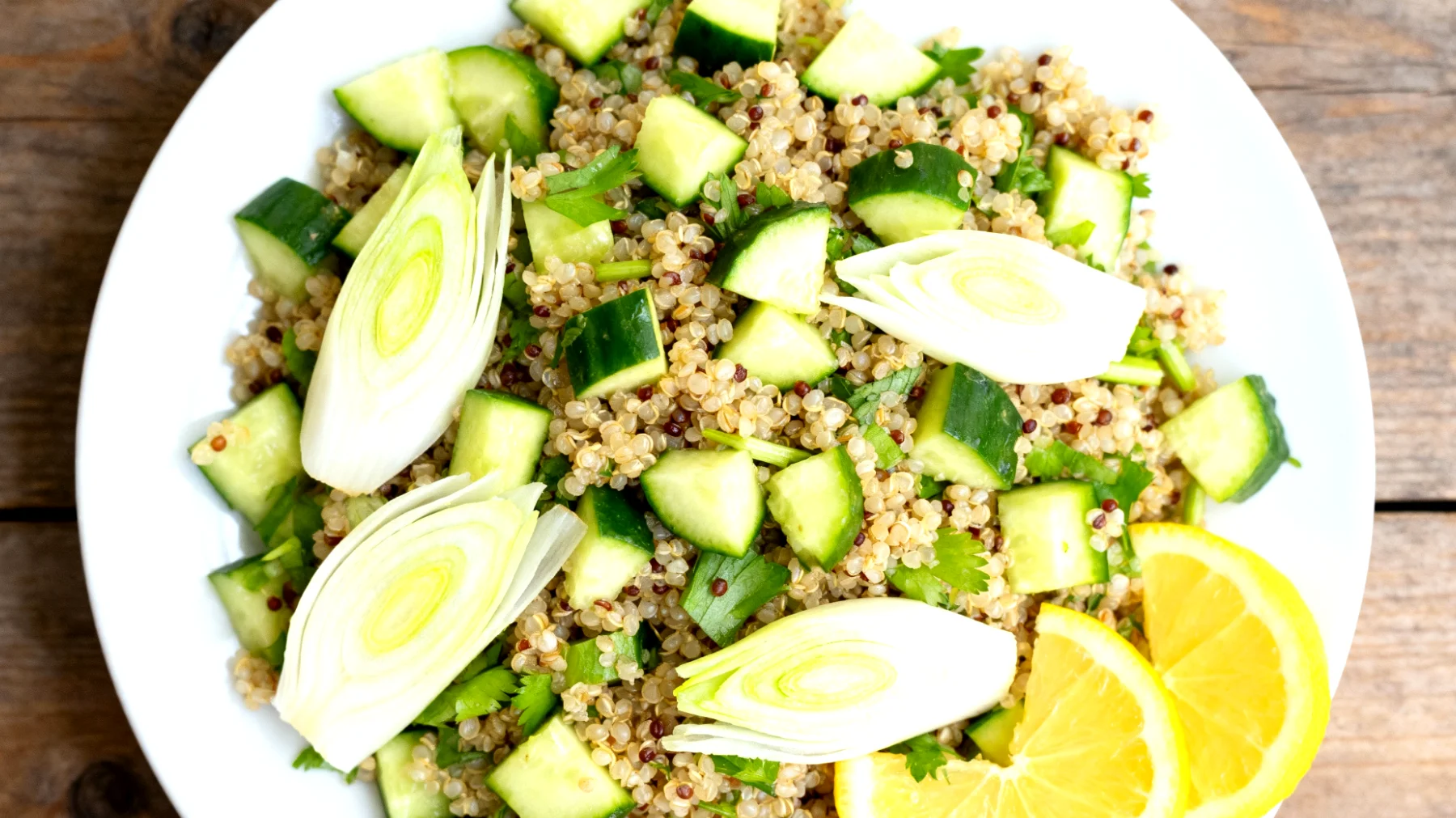 Fenchel-Quinoa-Salat mit Gurke und Zitrone"